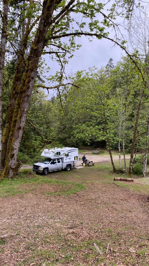 4x4 Silverado 2500HD with Adventurer Truck Camper Drivable vehicle in Nanaimo