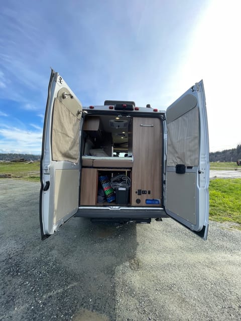 I-Gotta-Go-RVing - Fully Loaded Camper Van- 2016 Winnebago Travato Vehículo funcional in Burien