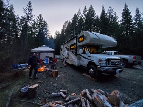 2016 Thor Quantum fully load and ready to camp Fahrzeug in Vancouver
