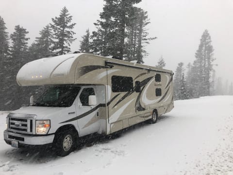2016 Thor Quantum fully load and ready to camp Drivable vehicle in Vancouver
