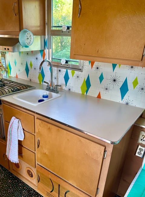 Sleeps 3,  2015 Shasta AIRFLYTE Travel Trailer, Retro Vibes Trailer rebocável in Spring Lake