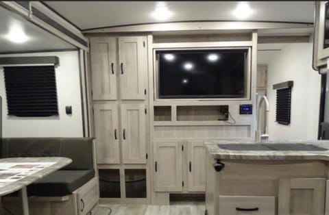 2022 coachman spirit “The Baby Bowman” Towable trailer in London