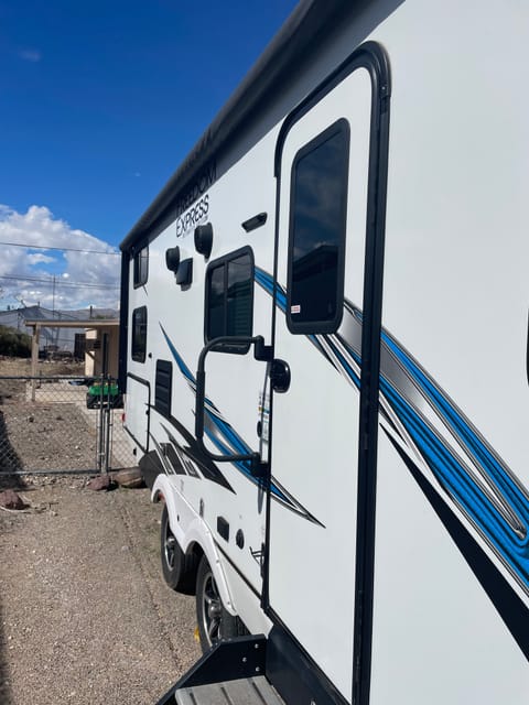 2021 Coachmen 257 BHS freedom express ultralite Towable trailer in Bullhead City