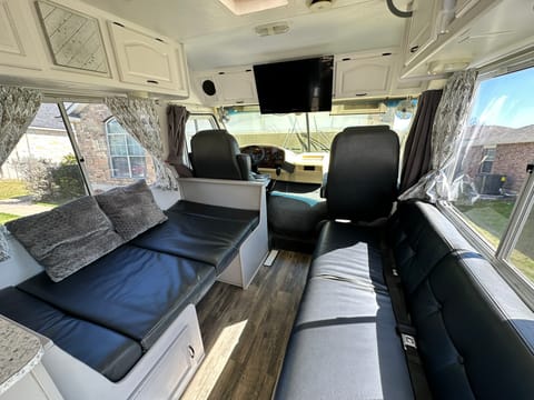 2000 Damon Corporation Daybreak (Sleeps 5) Drivable vehicle in Round Rock