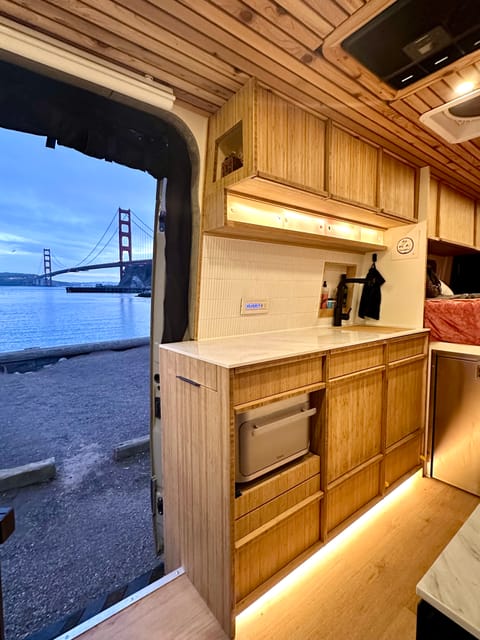 2023 Luxury Custom Designed AWD Camper Van Reisemobil in Oakland