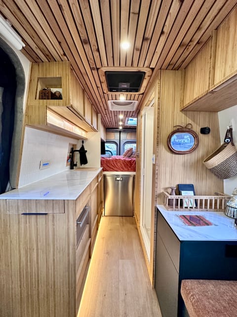 2023 Luxury Custom Designed AWD Camper Van Cámper in Oakland