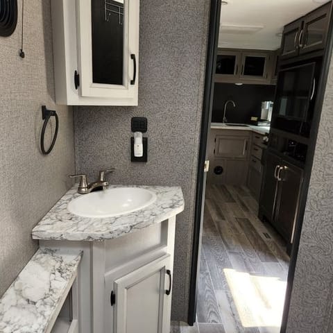 Perfect Family Retreat - 2021 Jayco Jay Feather Towable trailer in Bellevue