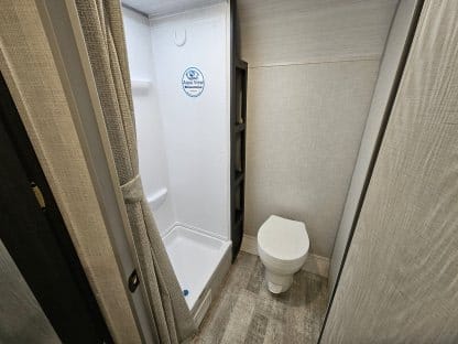 2021 R-Pod R-Pod Trailer, Sleeps 2 adults and 2 children, Fully Equipped Rimorchio trainabile in Oakville