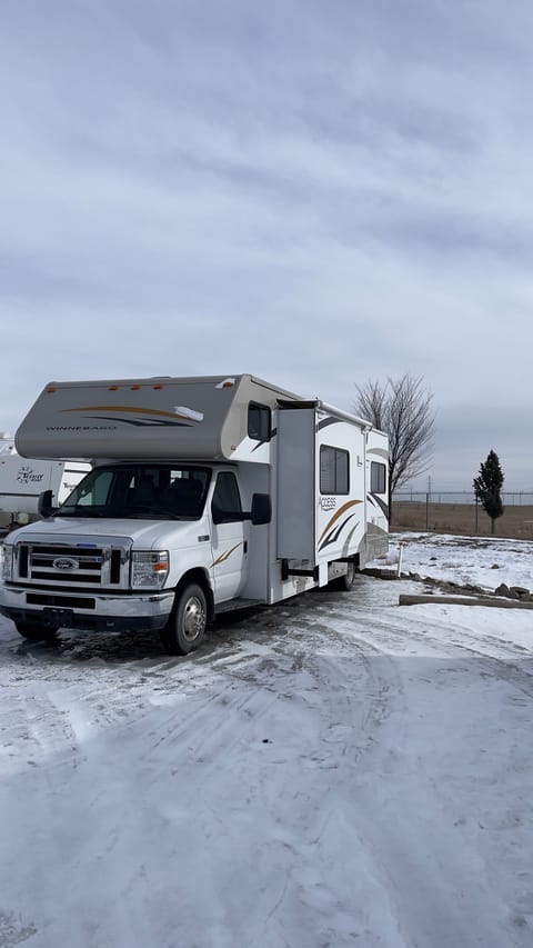 2010 Winnebago Access Drivable vehicle in Calgary