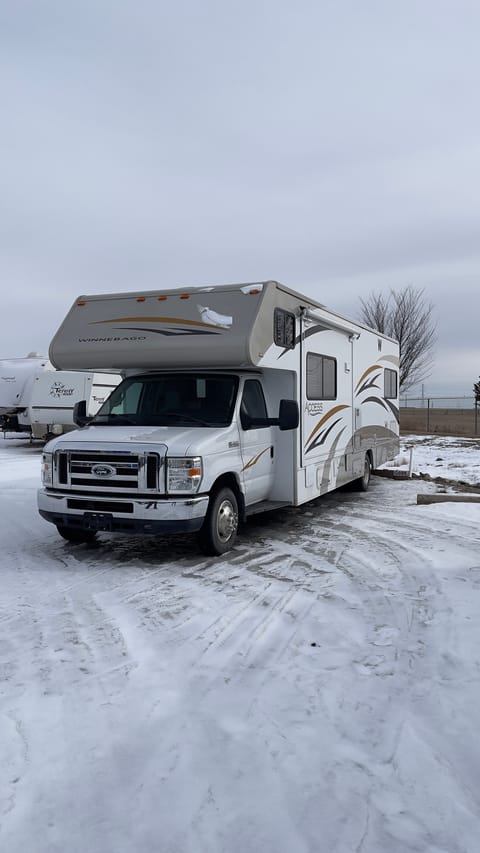 2010 Winnebago Access Drivable vehicle in Calgary