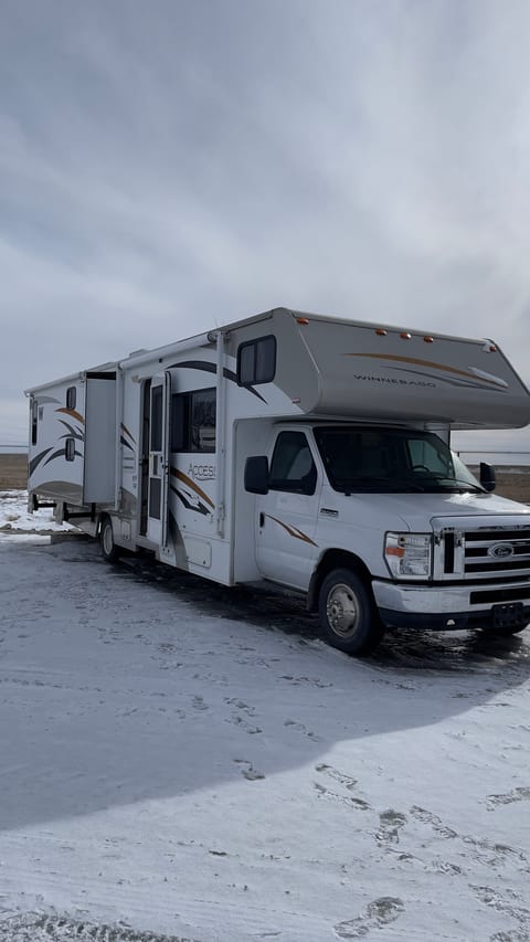 2010 Winnebago Access Drivable vehicle in Calgary