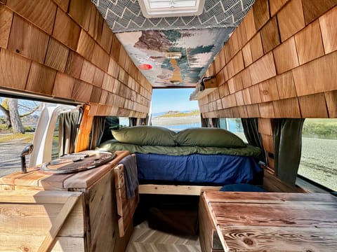 Lounge area for standing, sitting and eating.