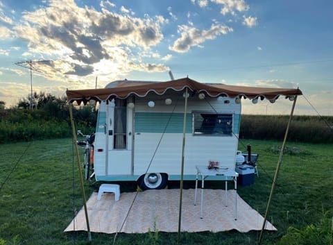 The awning has no poles so you won’t be able to use it. Gives an idea of the outside. Comes with this folding table inside 