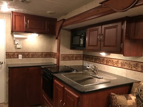 2011 Wildwood Towable trailer in Kernville