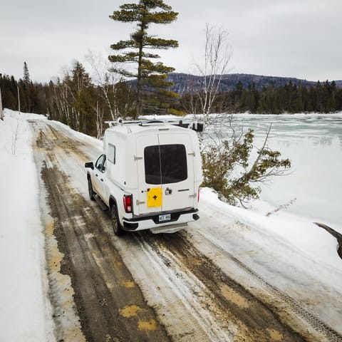 2024 Off-grid truck camper Cámper in Laval
