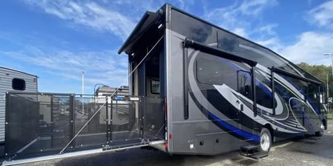 NEW 2023 OUTLAW TOYHAULER Drivable vehicle in Irvine