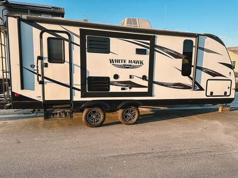 2016 Jayco White Hawk- The Perfect Little Family Trailer! Towable trailer in Kingsburg