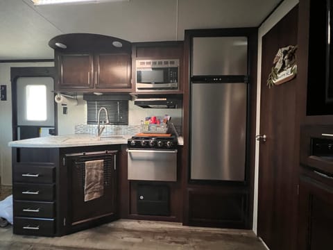 2019 Jayco Jay Flight Sleeps 5 Towable trailer in Madison Heights