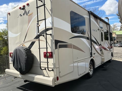 2017 Thor Motor Coach A.C.E Drivable vehicle in Davis