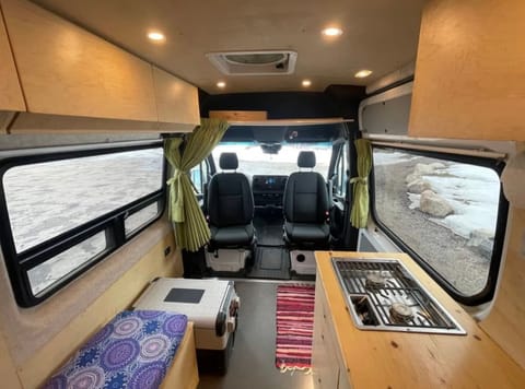 2 swivel seats make this roomier van, even roomier! Great for entertaining extra friends in the rainy/cold weather.