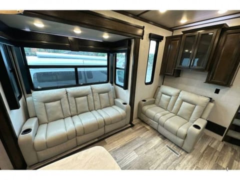 2021 Voltage 41ft Fifth Wheel- Adventure & Luxury Towable trailer in Meridian
