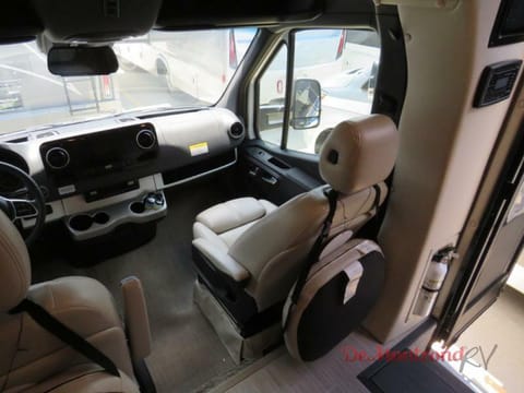 Brand New Luxurious Mercedes Tiburon RV Fahrzeug in Meridian