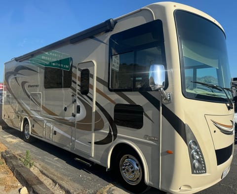 Sleep Like A King 2019 Thor Windsport 29M Drivable vehicle in Ventura