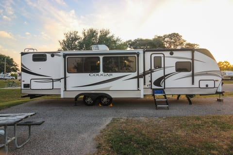 2021 Keystone Cougar 34TSB Towable trailer in Foley