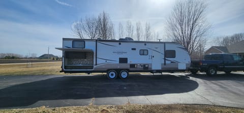 Bear Mountain Retreat - 2019 Forest River Wildwood - sleeps 9 Towable trailer in Neenah