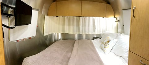 Airstream Flying Cloud 23FQB - Glumping Style Remorque tractable in Corona