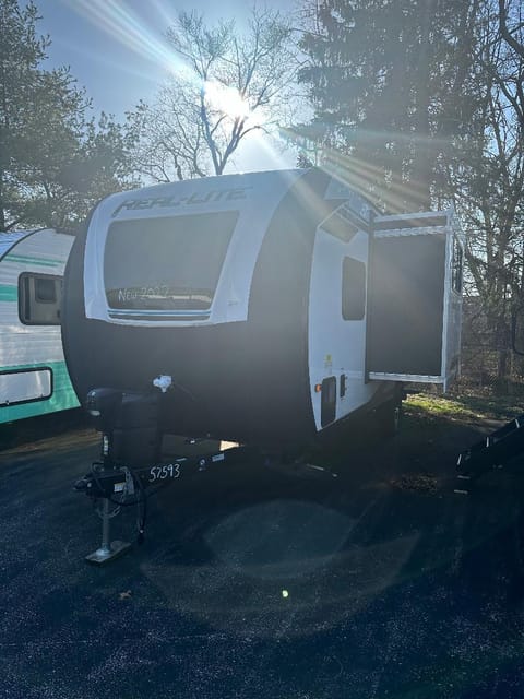 M AND R RVs 2022 Palomino Real Lite Mini Ziehbarer Anhänger in Holland