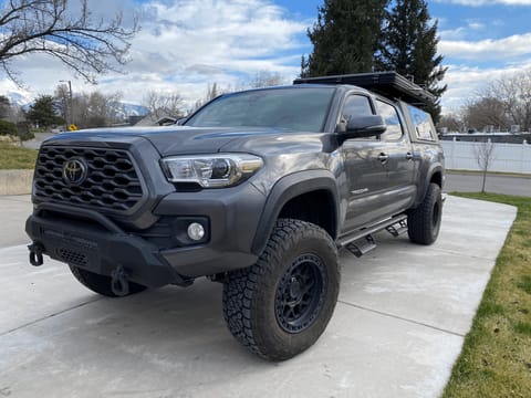 Explore the Wild in Style: 2023 Tacoma Overlander Veículo dirigível in Holladay