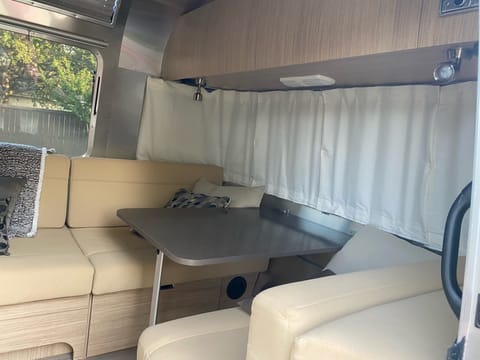 2018 Airstream Flying Cloud 23CB Towable trailer in Lago Vista