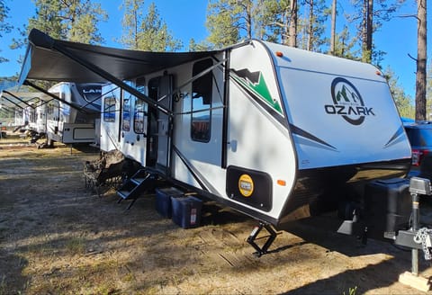 2023 Forest River Ozark ascent 2500 toy hauler 7ft by 14 ft, fold out deck Tráiler remolcable in Idyllwild-Pine Cove