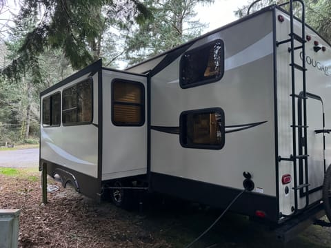 Family and Pet Friendly Bunkhouse with full Kitchen Tráiler remolcable in Puyallup