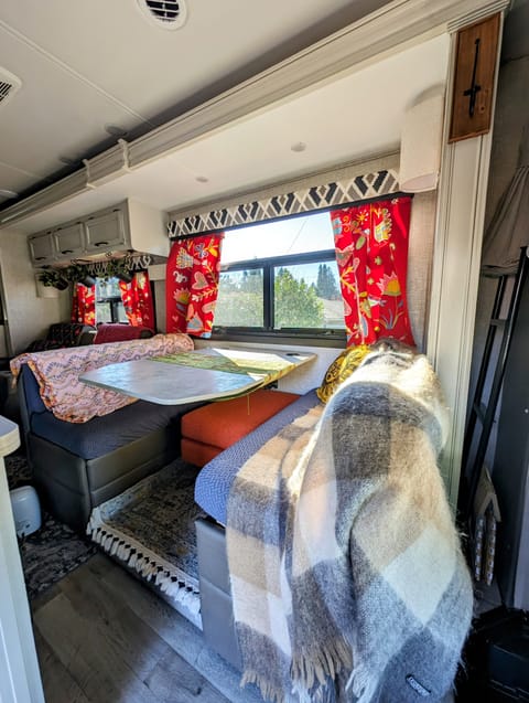 2022 Jayco Greyhawk - Fully furnished Drivable vehicle in Burien