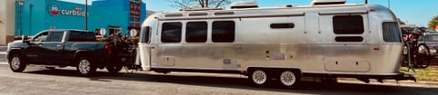 Airstream Globetrotter - 30’ Towable trailer in San Antonio