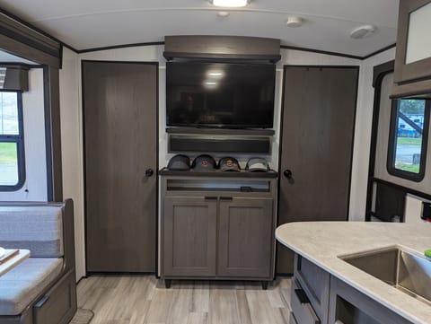 Sleeps 7.  We deliver, so you can relax Towable trailer in Corona