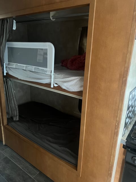 32 foot 2019 Winnebago bunk house Drivable vehicle in West Jordan