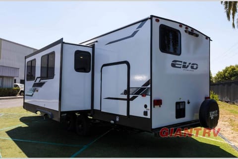 NEW Forest River Evo T2650BH Towable trailer in Chino