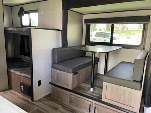 2023 Highland Ridge 180BHS /bunk bed/slide out/pet friendly/flexible pickup Ziehbarer Anhänger in Monrovia