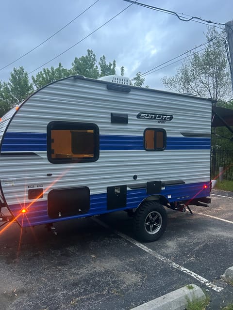 Hit the road in style with our new 2024 Sun Lite 16BH travel trailer! Towable trailer in Villa Park