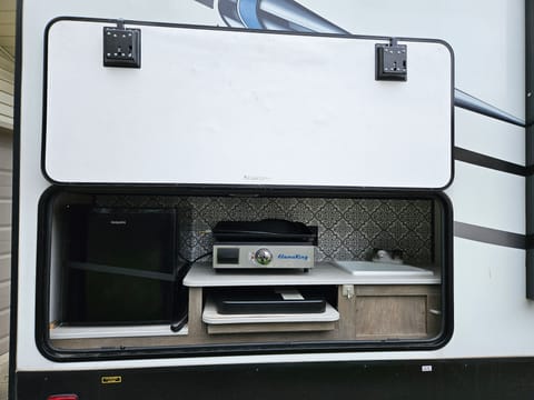 2021 Heartland RVs North Trail 24BHS (24-foot bunkhouse) Towable trailer in Clinton Township