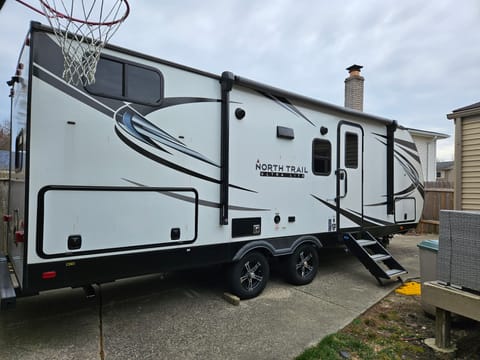 2021 Heartland RVs North Trail 24BHS (24-foot bunkhouse) Towable trailer in Clinton Township