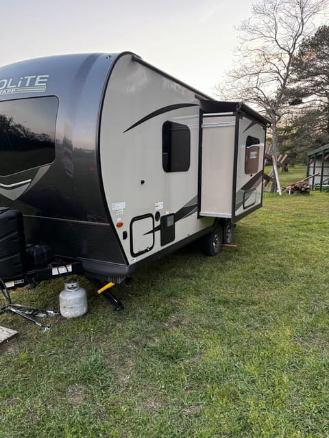 2023 Forest River Flagstaff Micro Lite- PET FRIENDLY and OPEN floor plan! Tráiler remolcable in Arkansas
