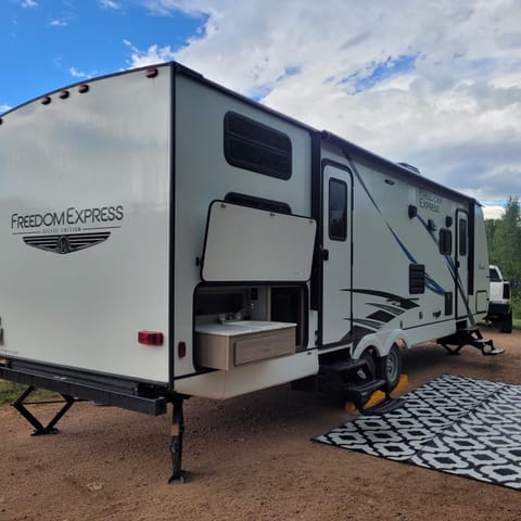 2021 Forest River Coachmen Freedom Express Select Tráiler remolcable in Greeley