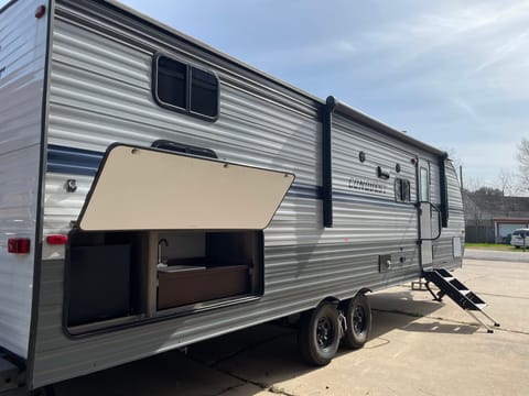 2021 Gulf Stream Conquest Great rig for kids! Outdoor half kitchen too Towable trailer in Pasadena