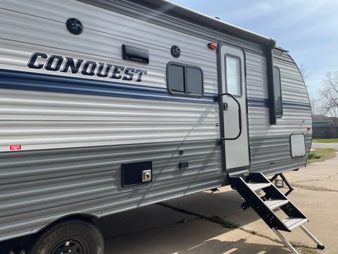 2021 Gulf Stream Conquest Great rig for kids! Outdoor half kitchen too Towable trailer in Pasadena