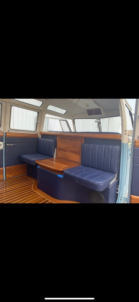 1961 Volkswagen 23 window for rent / personal use, limo service, photo bus. Veicolo da guidare in Serra Mesa