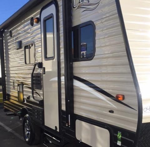 2017 Coachmen 17 BHS Towable trailer in Pomona